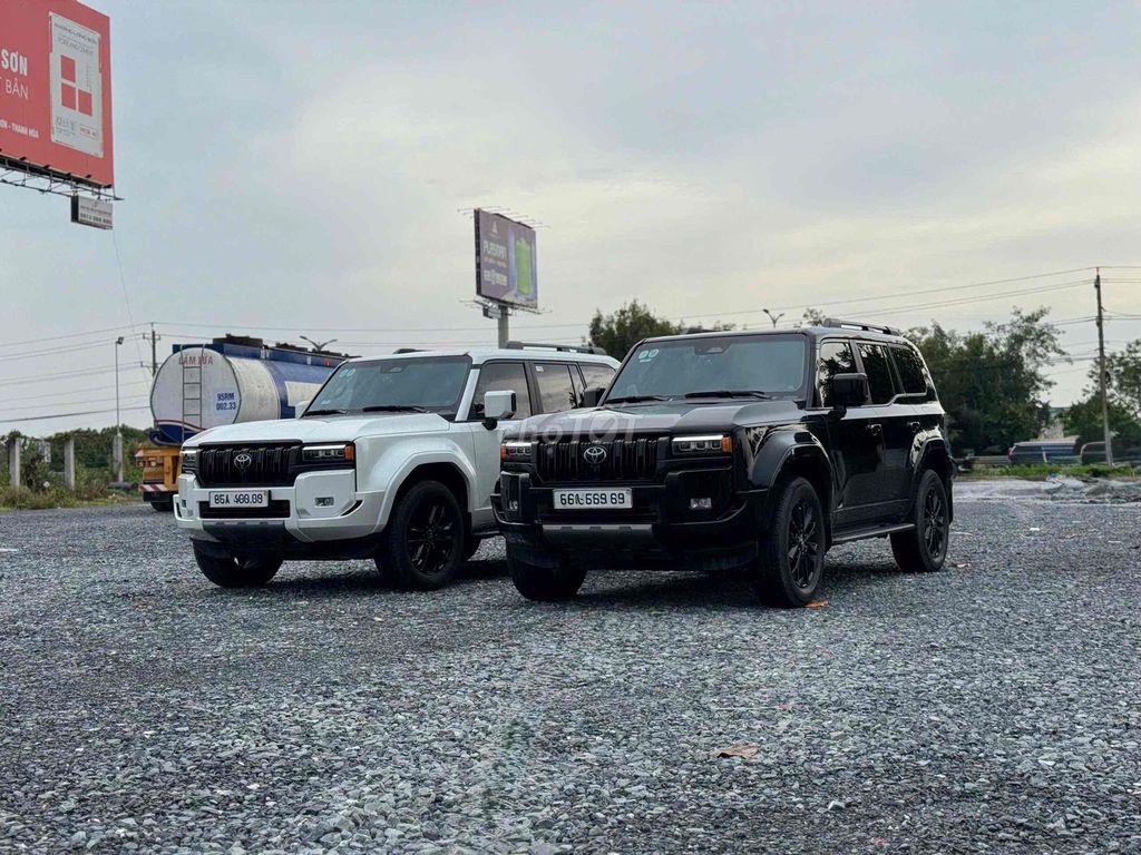Toyota Land Cruiser Prado - ảnh 3