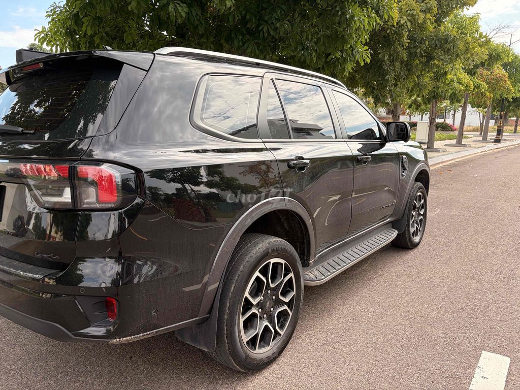 Ford Everest 2023 - ảnh 2
