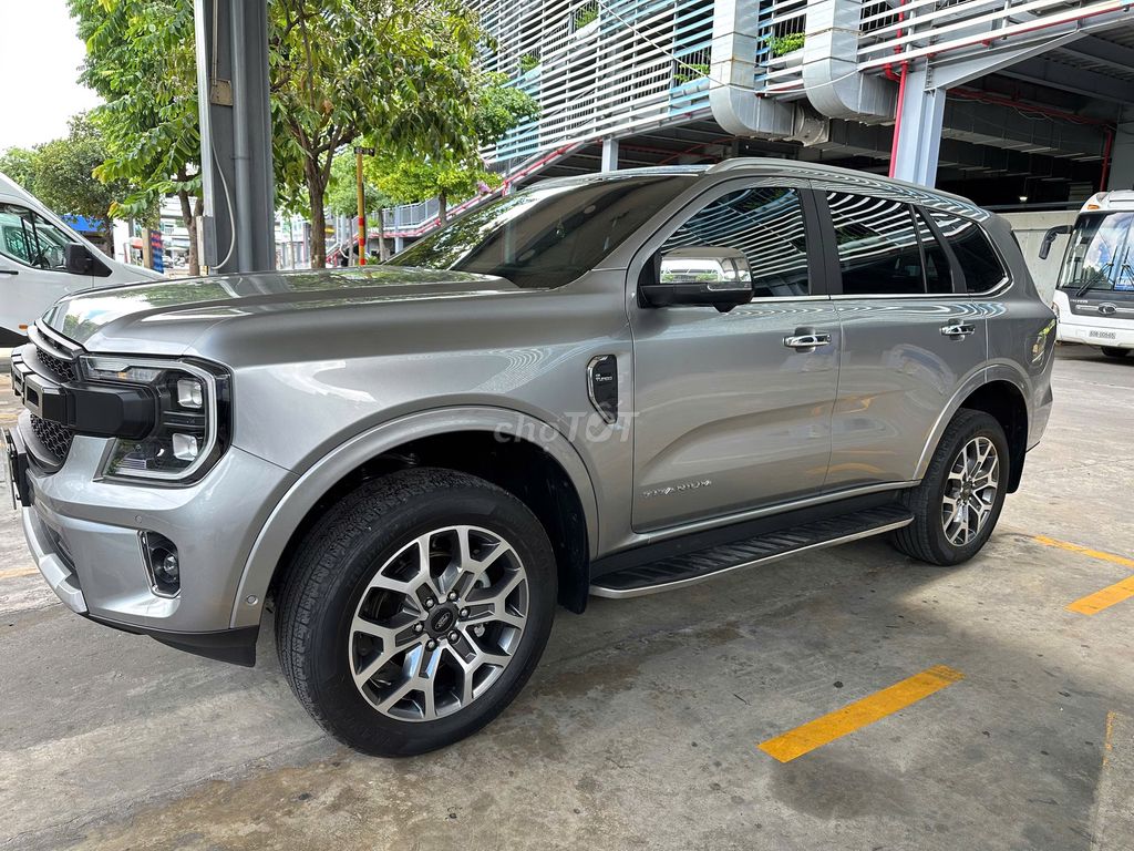 Ford Everest 2022 - ảnh 1