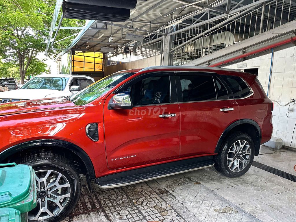 Ford Everest 2022 - ảnh 1