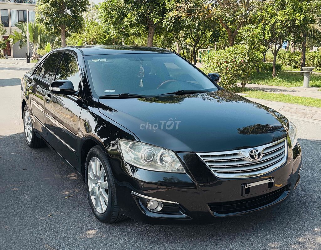 Toyota Camry - ảnh 1