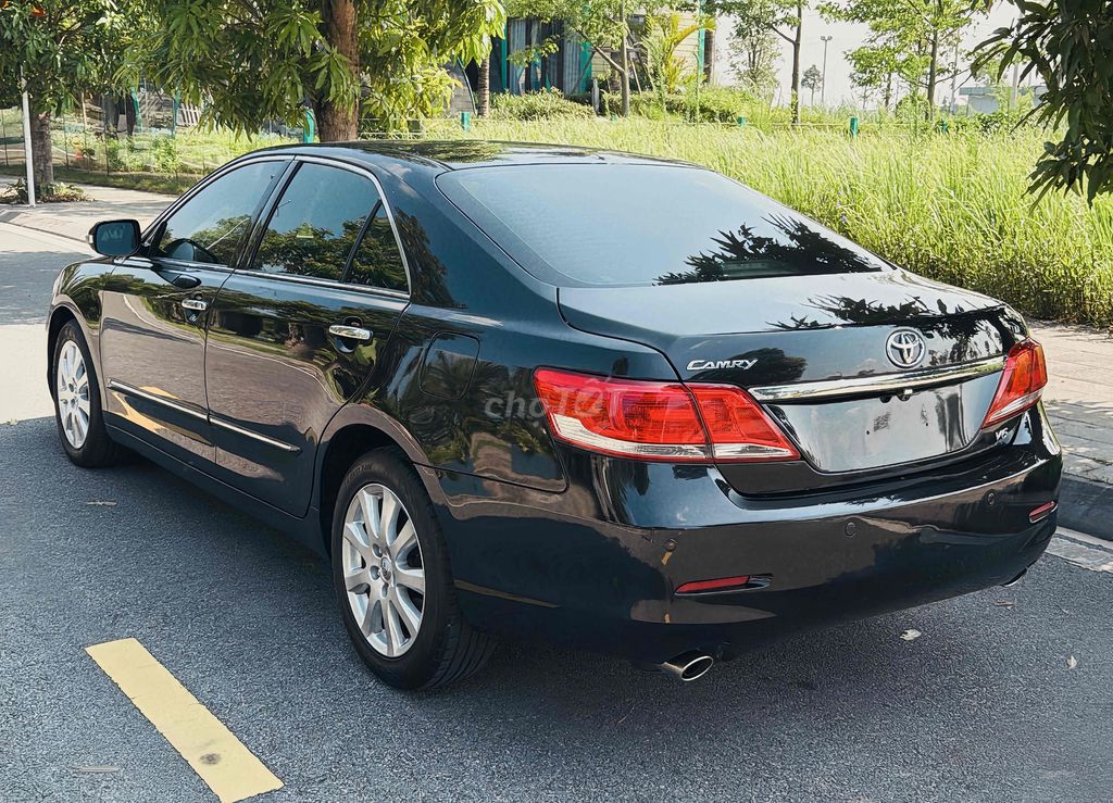 Toyota Camry - ảnh 2