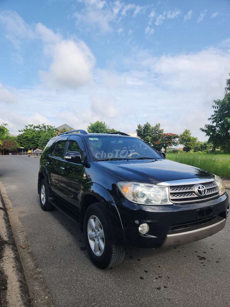 Toyota Fortuner 2010 - ảnh 1