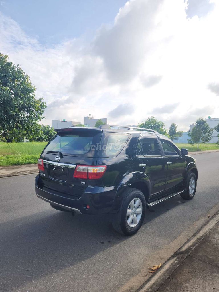 Toyota Fortuner 2010 - ảnh 4
