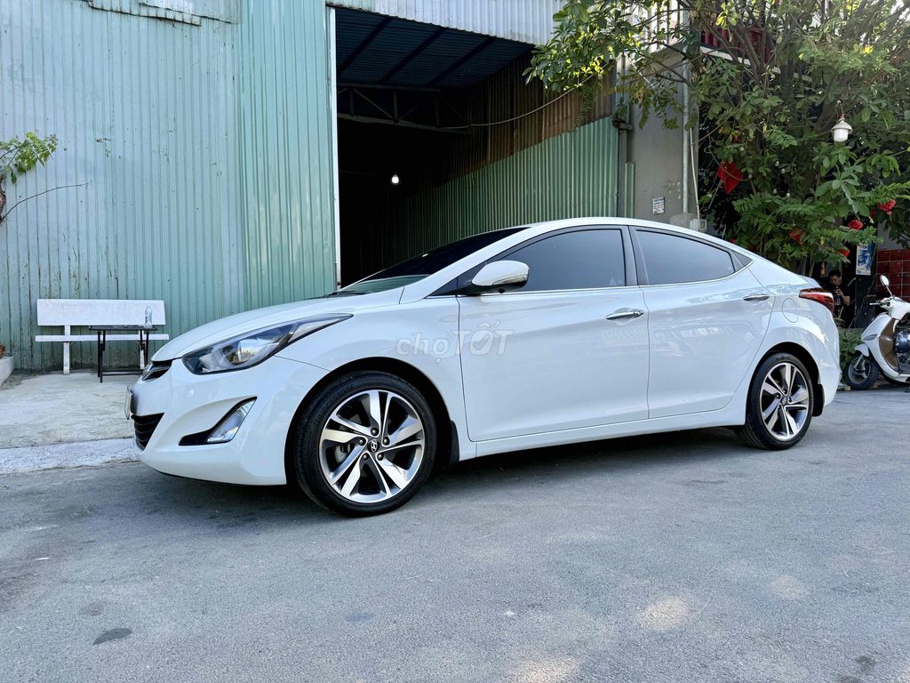 Hyundai Elantra - ảnh 1