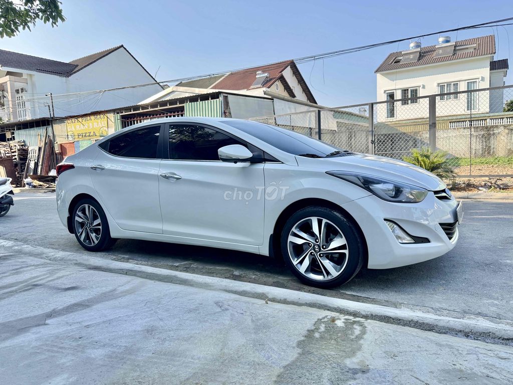 Hyundai Elantra - ảnh 3