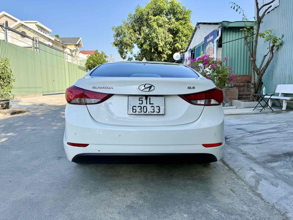 Hyundai Elantra - ảnh 5