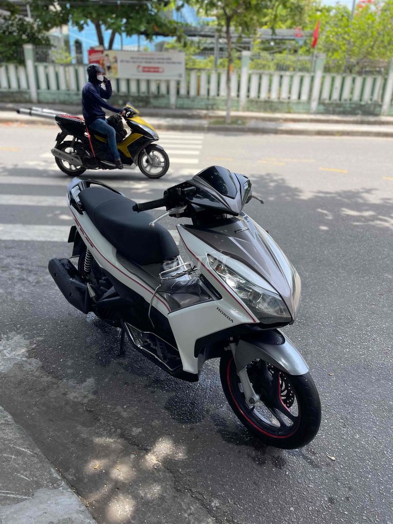 Honda Air Blade 2015 - ảnh 3