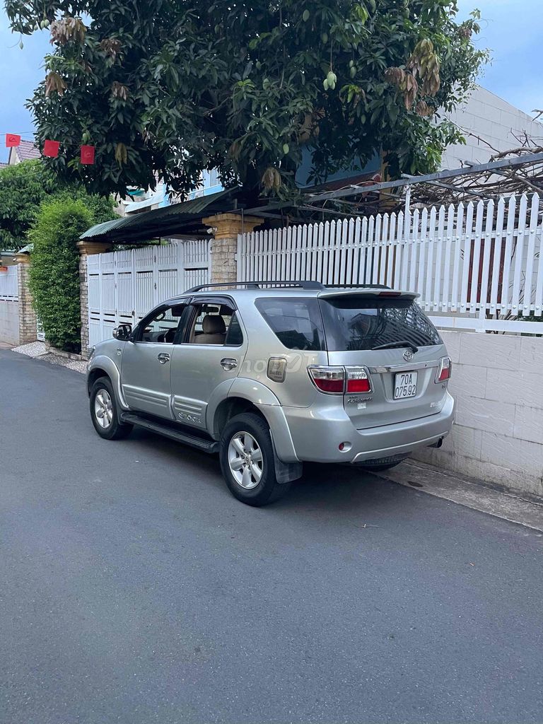 Toyota Fortuner 2009 - ảnh 2