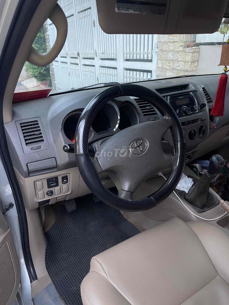 Toyota Fortuner 2009 - ảnh 3
