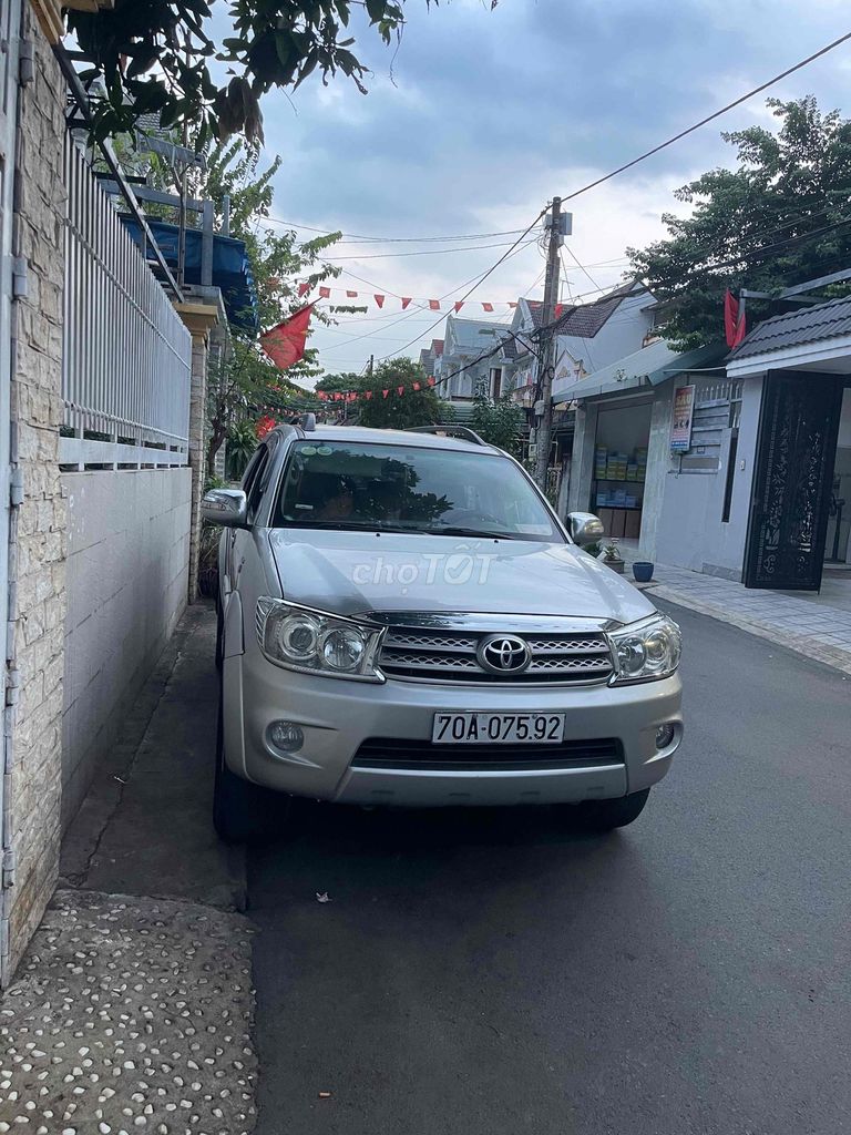 Toyota Fortuner 2009 - ảnh 4