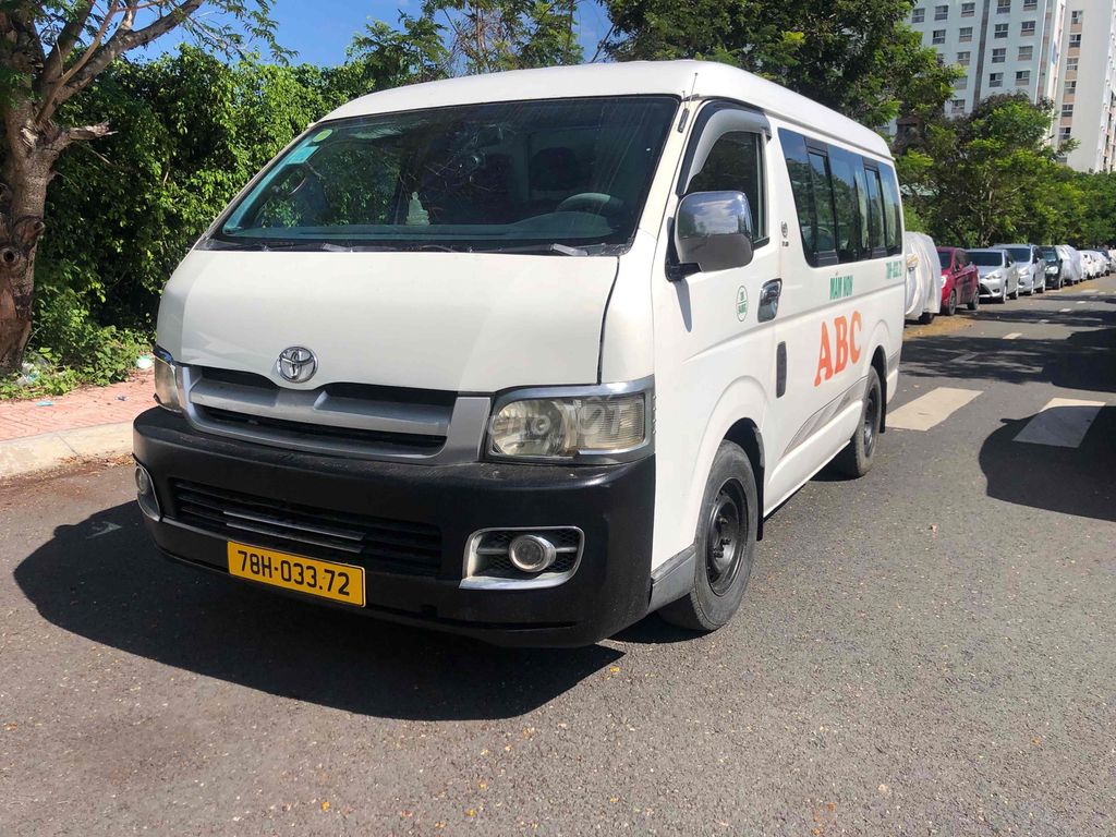 Toyota Hiace - ảnh 1