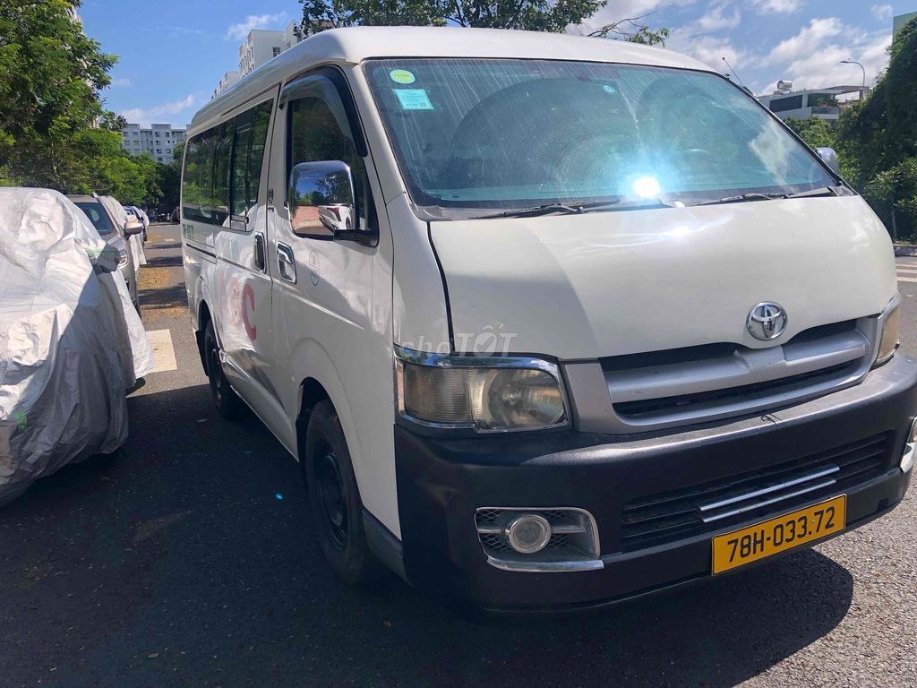 Toyota Hiace - ảnh 2