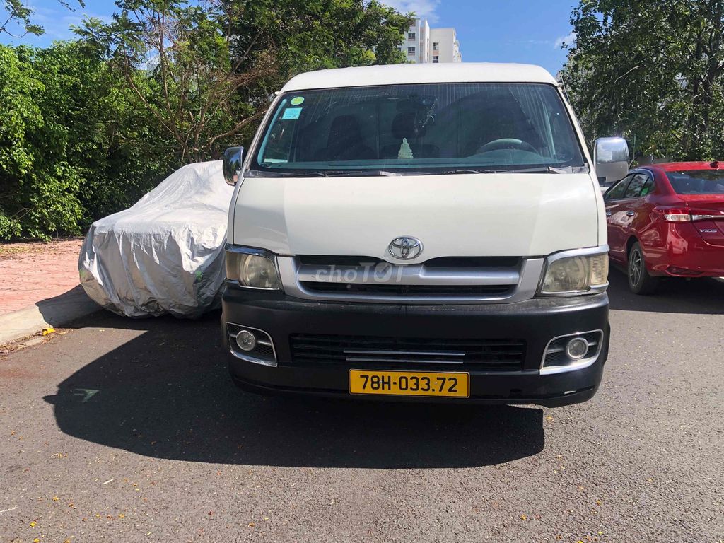 Toyota Hiace - ảnh 3
