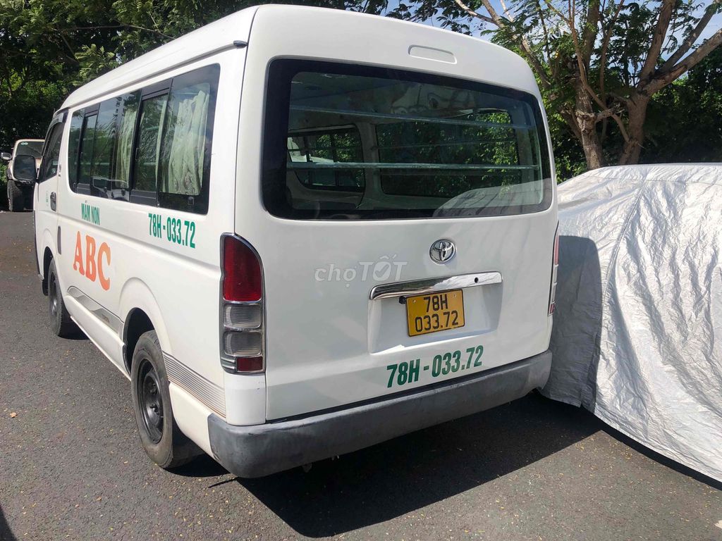 Toyota Hiace - ảnh 4