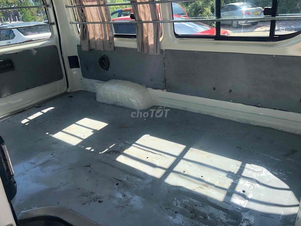 Toyota Hiace - ảnh 5
