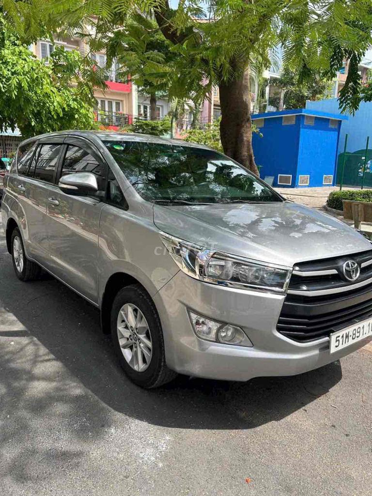Toyota Innova - ảnh 1