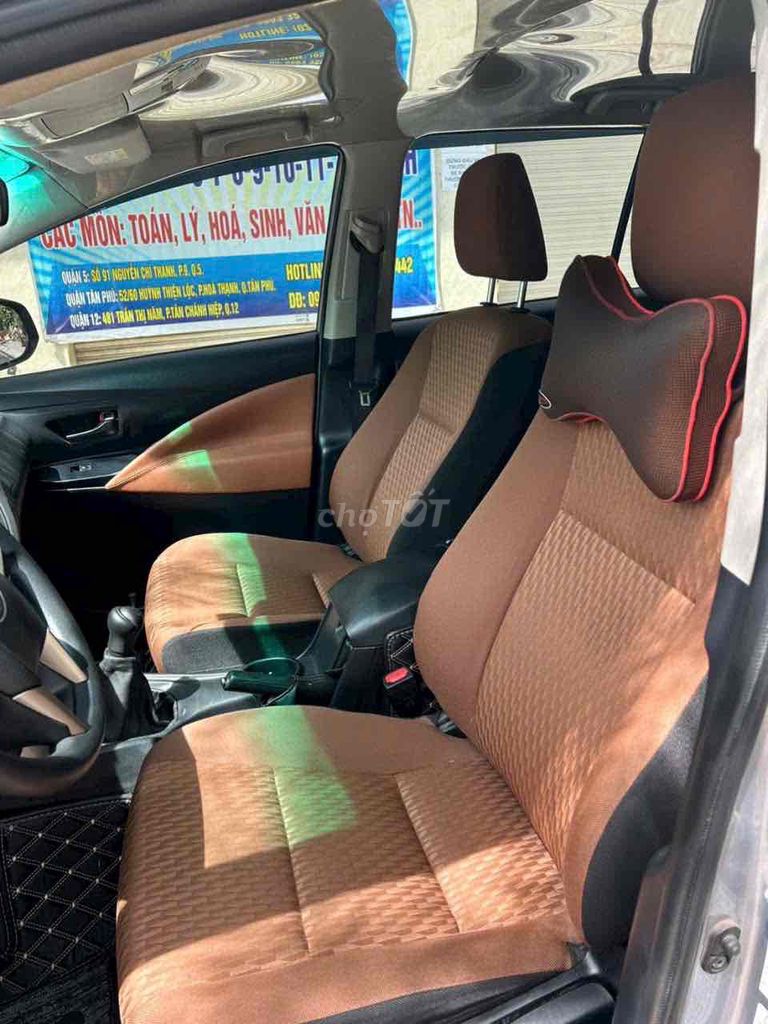 Toyota Innova - ảnh 3