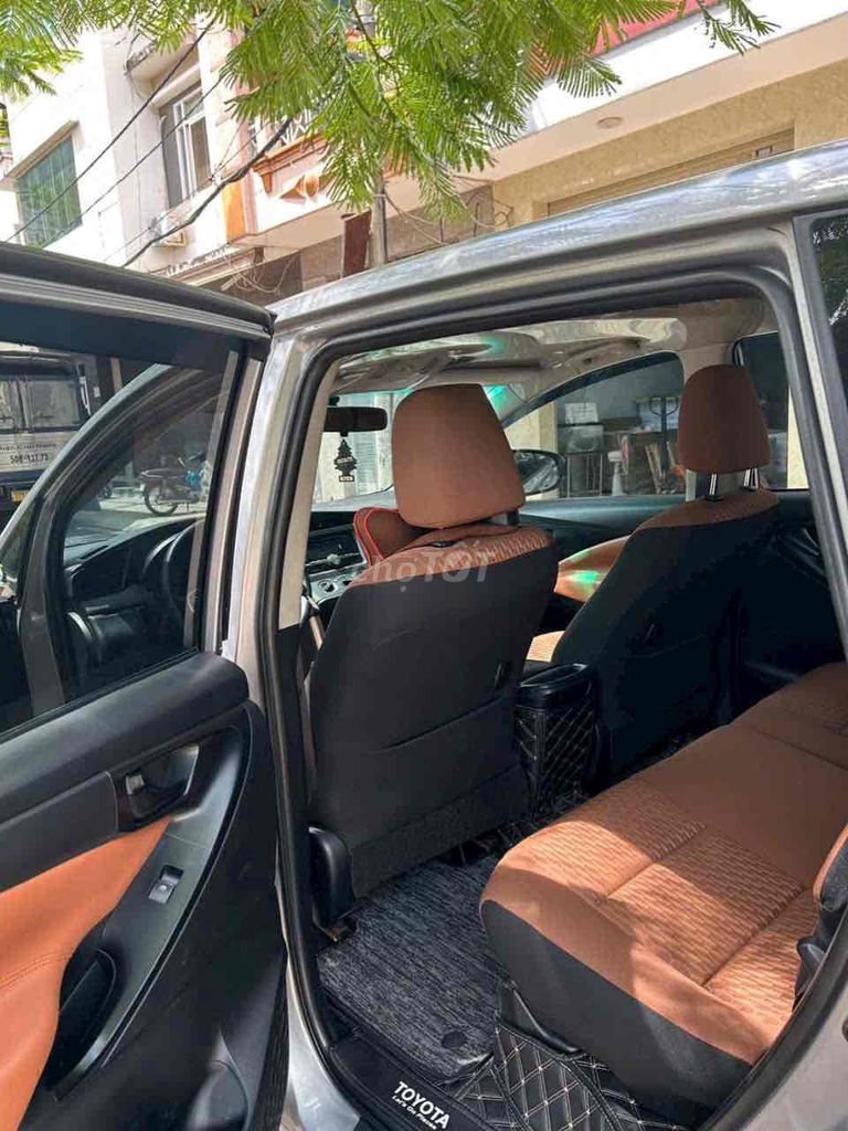 Toyota Innova - ảnh 4