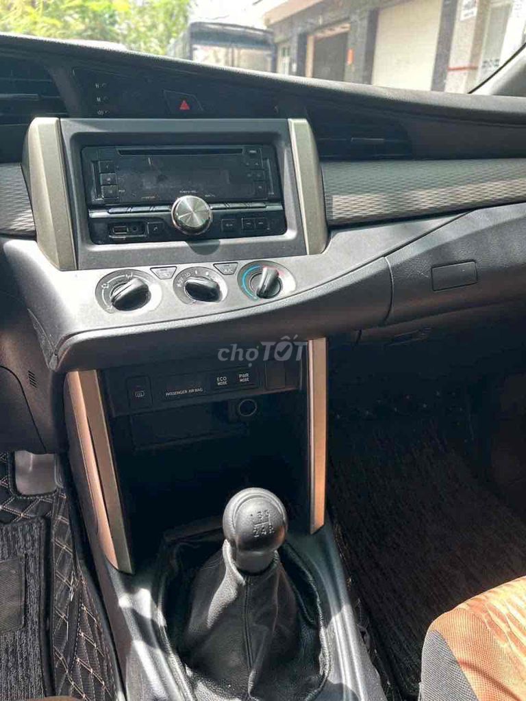 Toyota Innova - ảnh 5