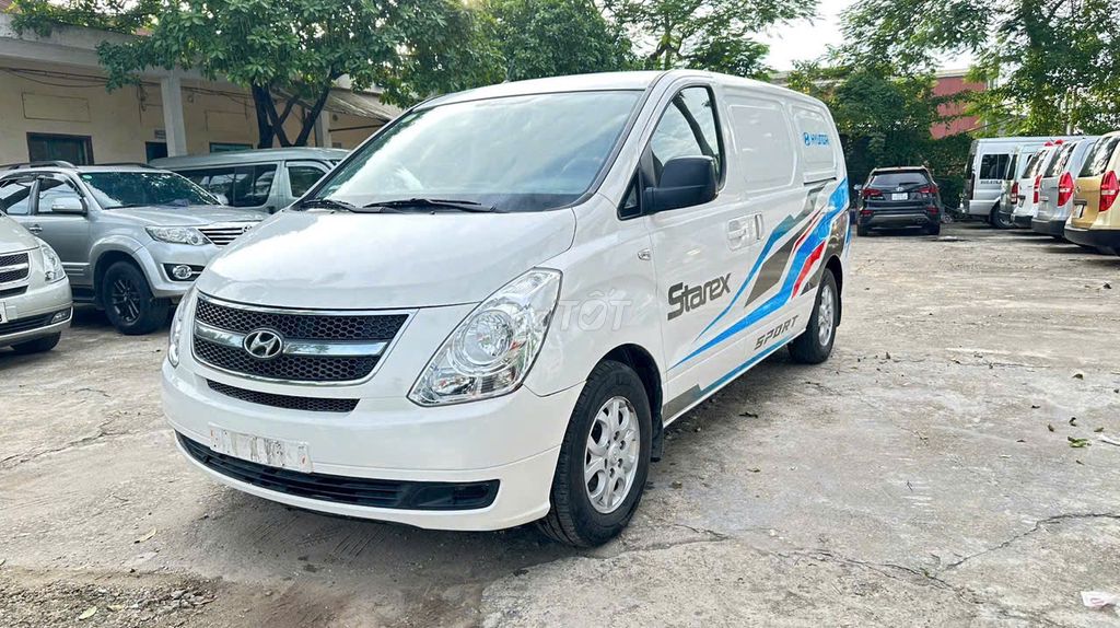 Hyundai Starex 2015 - ảnh 2