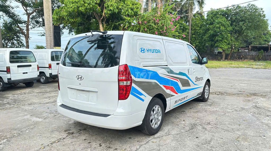 Hyundai Starex 2015 - ảnh 4