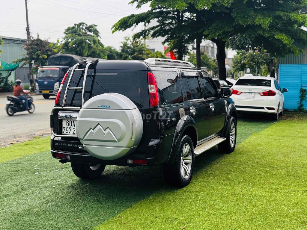 Ford Everest 2011 - ảnh 2
