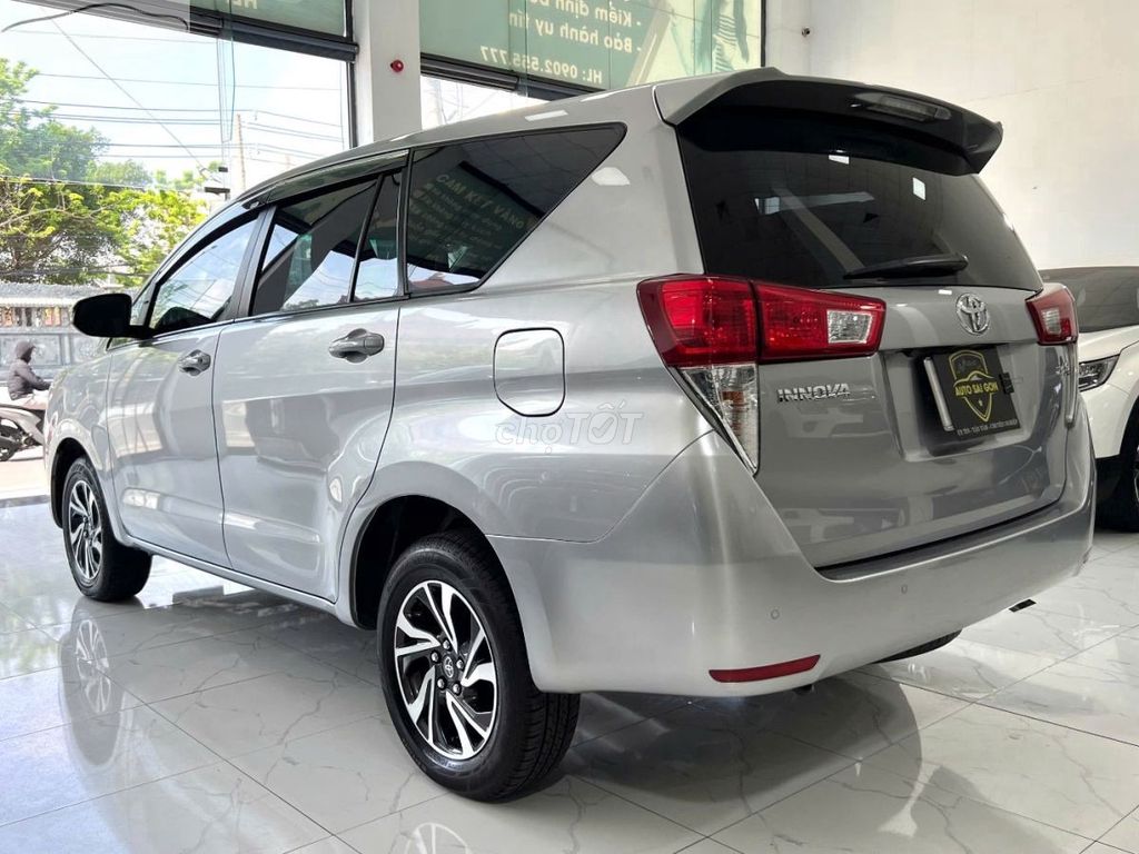 Toyota Innova E 2.0 MT 2022 - ảnh 4
