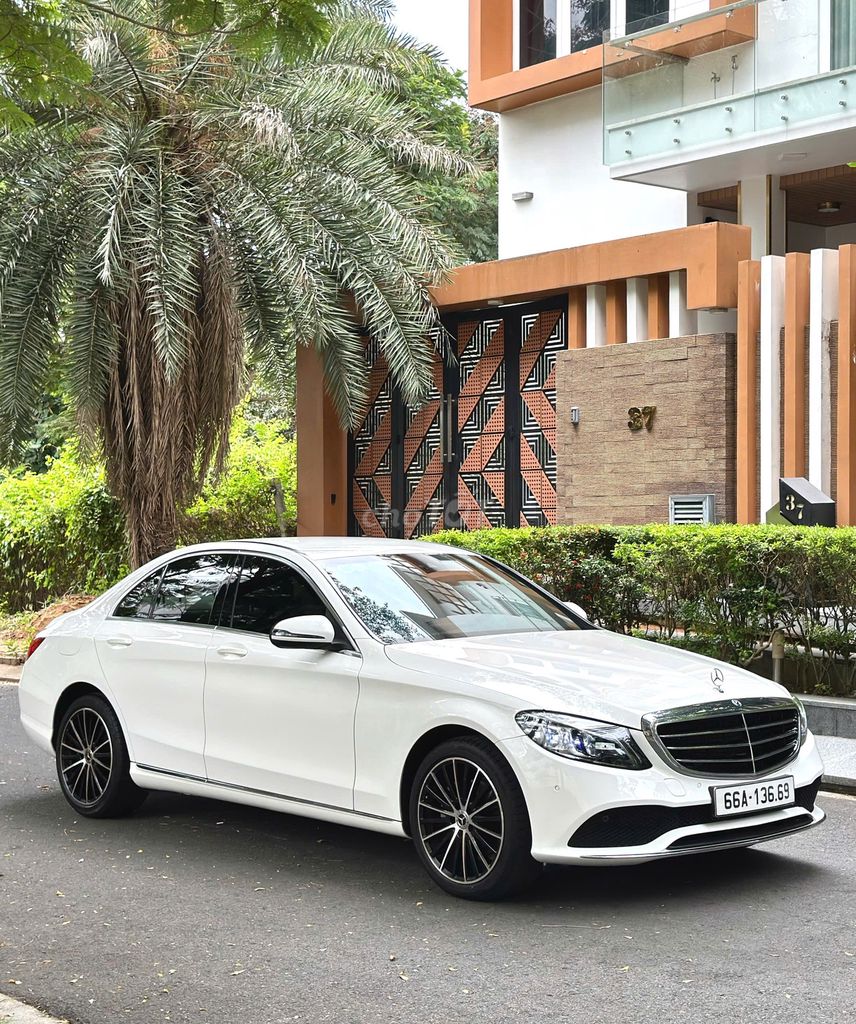 Mercedes-Benz 2021 - ảnh 1