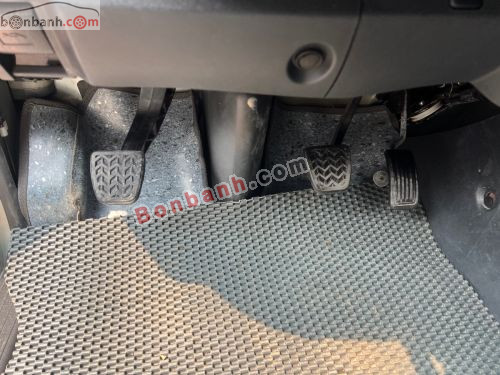 Toyota Hiace 2011 - ảnh 3