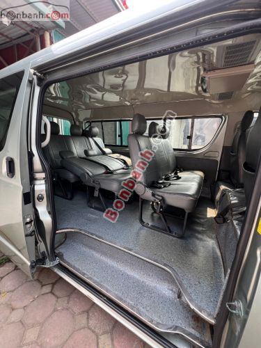 Toyota Hiace 2011 - ảnh 5