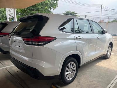 Toyota Innova Cross - ảnh 1