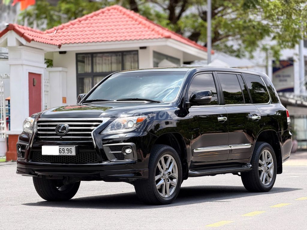 Lexus LX - ảnh 1