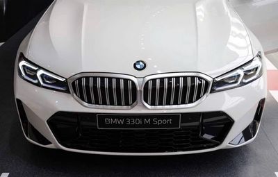 BMW 3 Series 2025 - ảnh 1