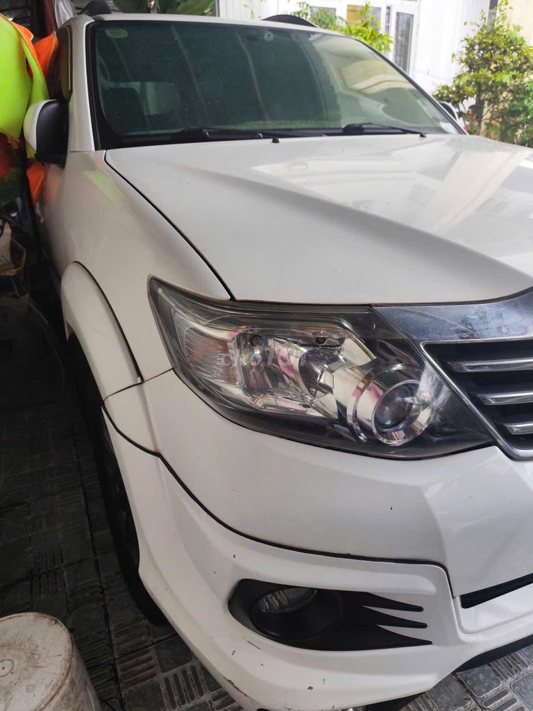 Toyota Fortuner - ảnh 2