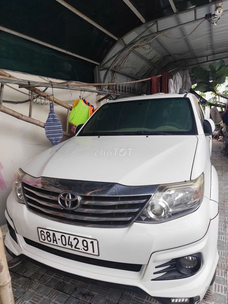 Toyota Fortuner - ảnh 4