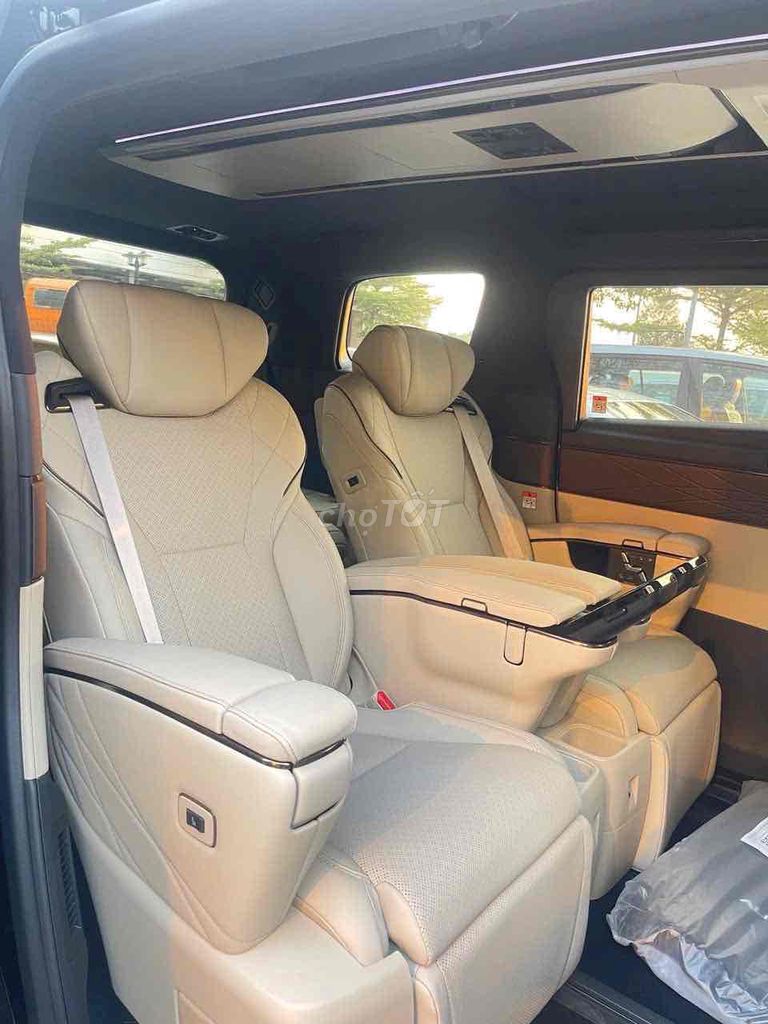Toyota Alphard - ảnh 4