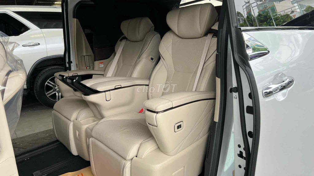 Toyota Alphard - ảnh 5