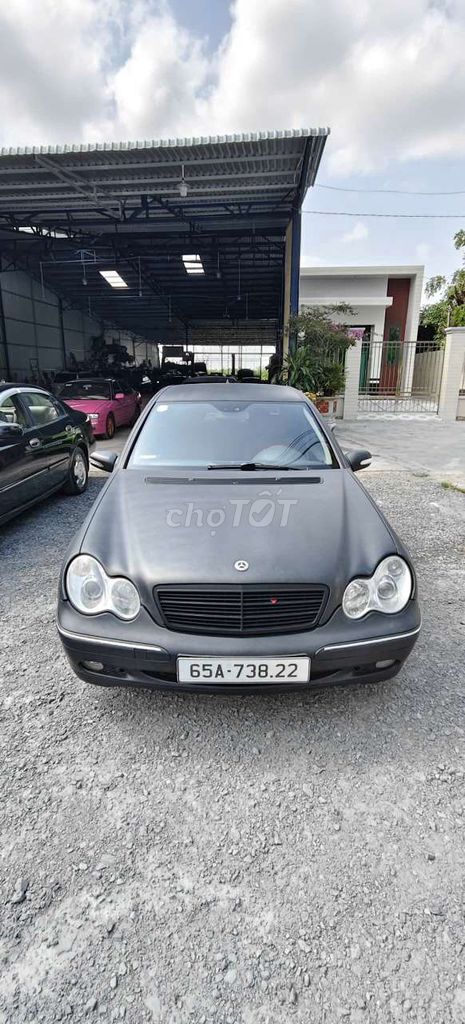 Mercedes-Benz 2002 - ảnh 1