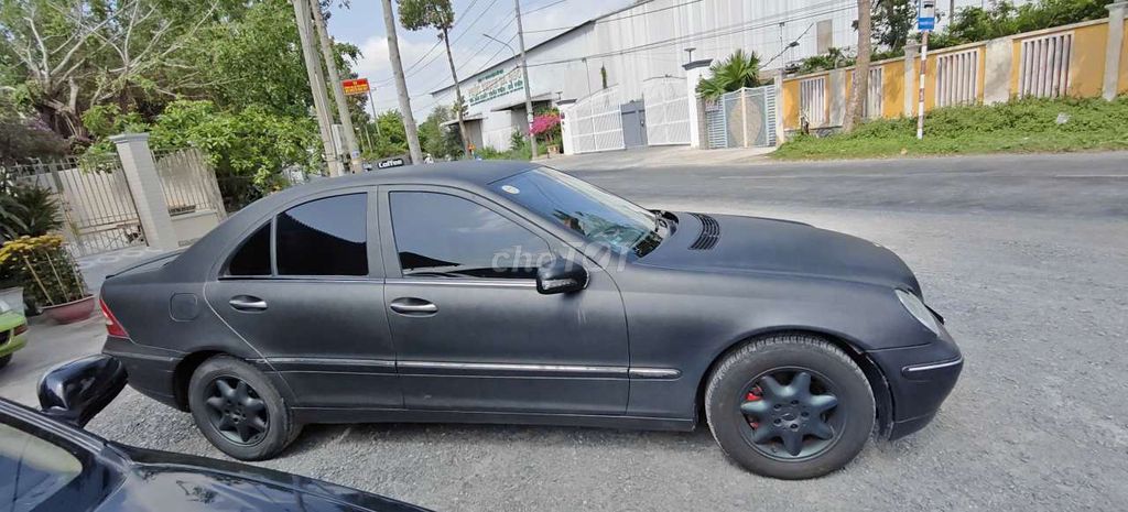 Mercedes-Benz 2002 - ảnh 2