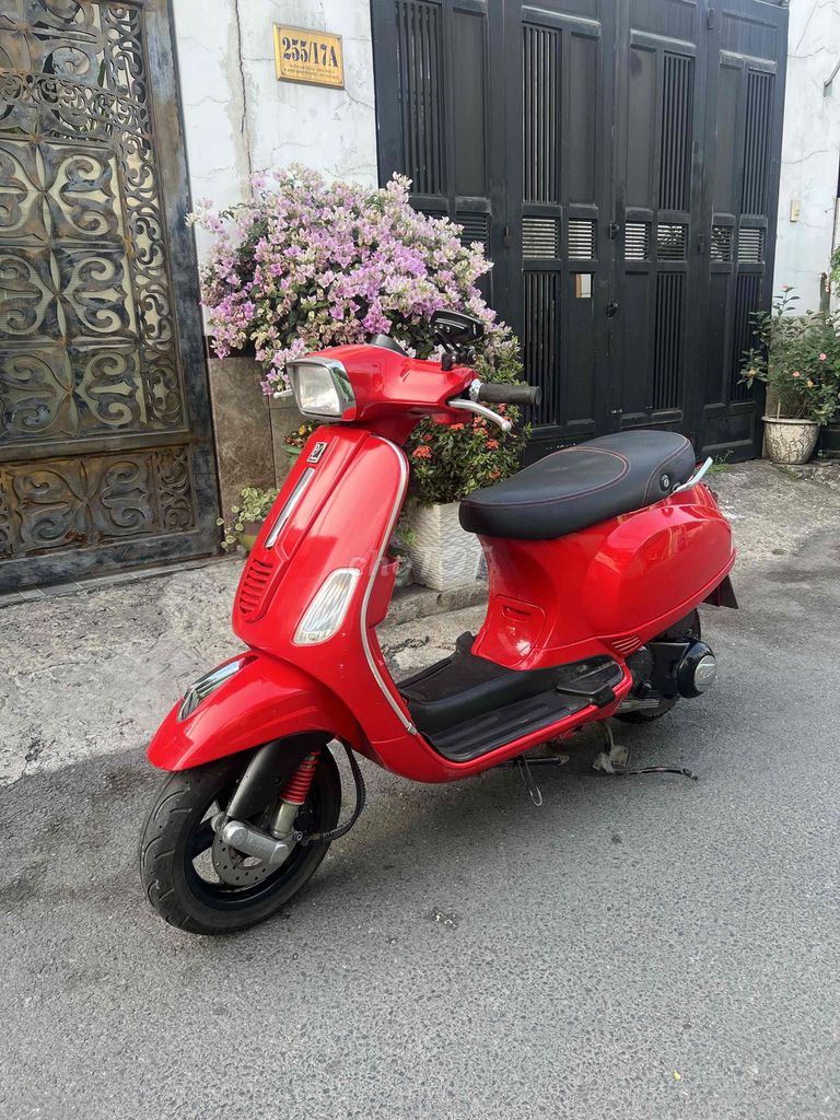Piaggio Vespa 2011 - ảnh 2