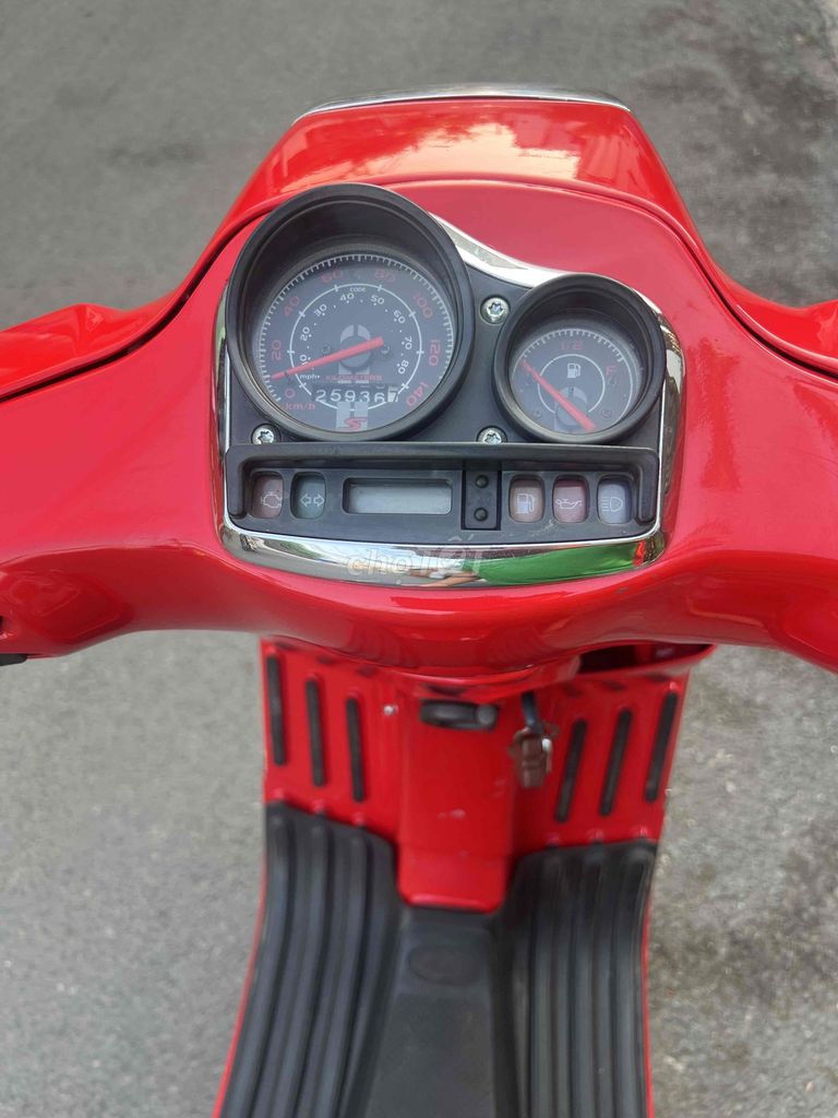 Piaggio Vespa 2011 - ảnh 3