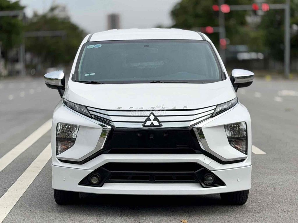 Hyundai Custin Cao Cấp 2.0T 2023 - ảnh 1