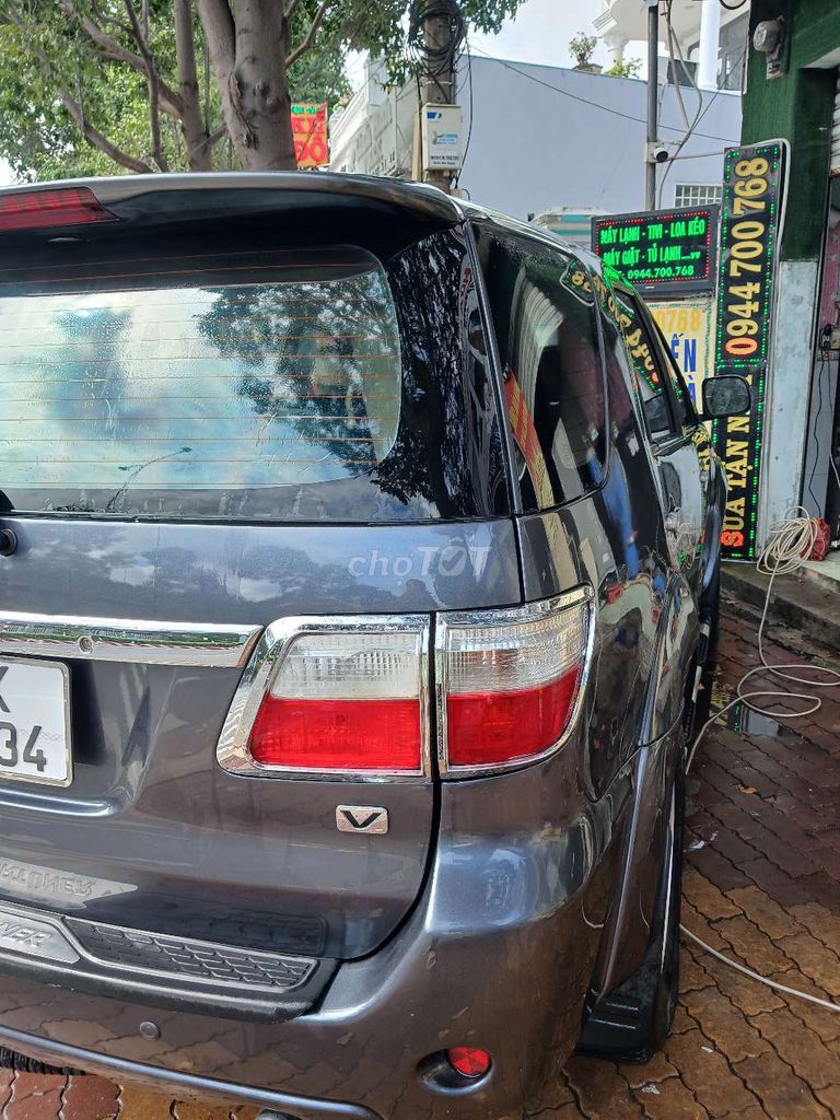 Toyota Fortuner 2009 - ảnh 2