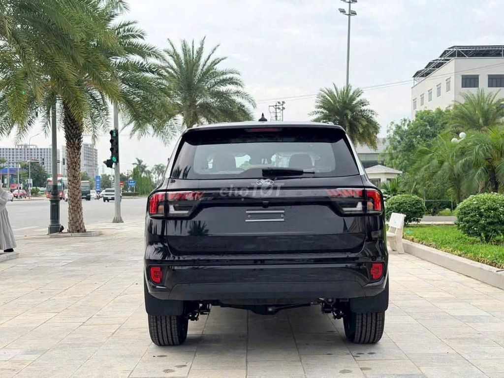 Ford Everest - ảnh 4