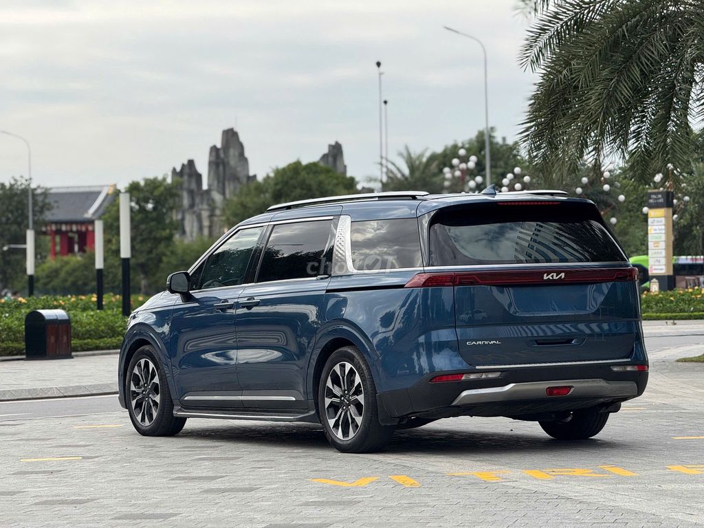 Kia Carnival Signature 2.2D 2022 - ảnh 4