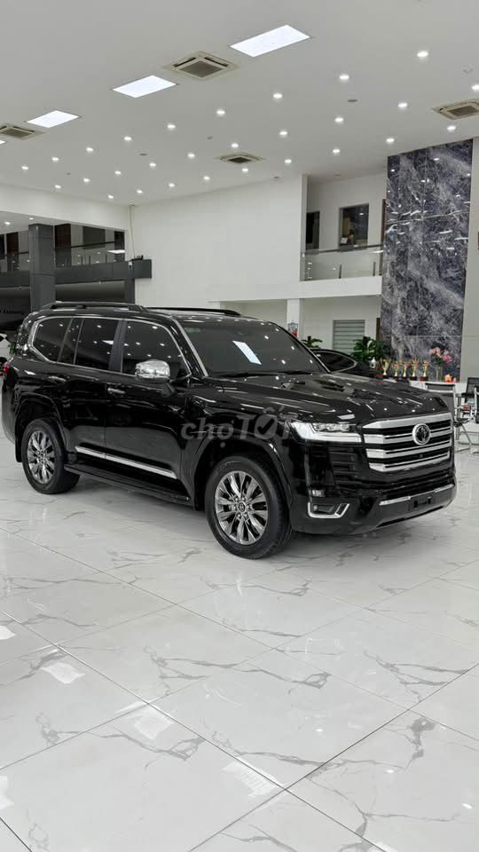 Toyota Land Cruiser LC300 2022 - ảnh 2