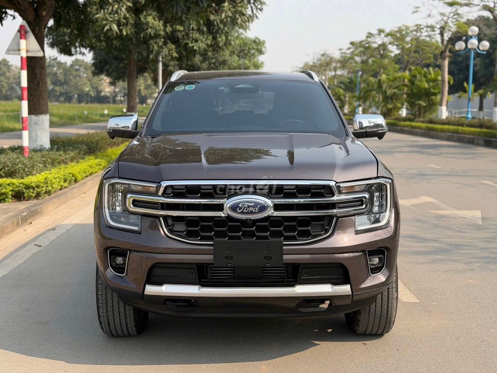 Ford Everest 2025 - ảnh 1