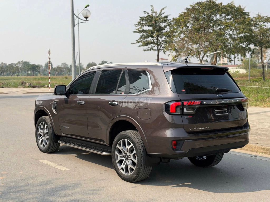 Ford Everest 2025 - ảnh 4