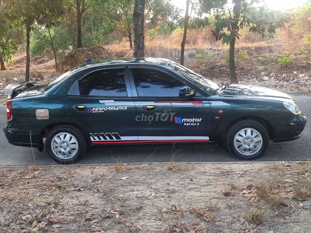 Daewoo Nubira 2002 - ảnh 1